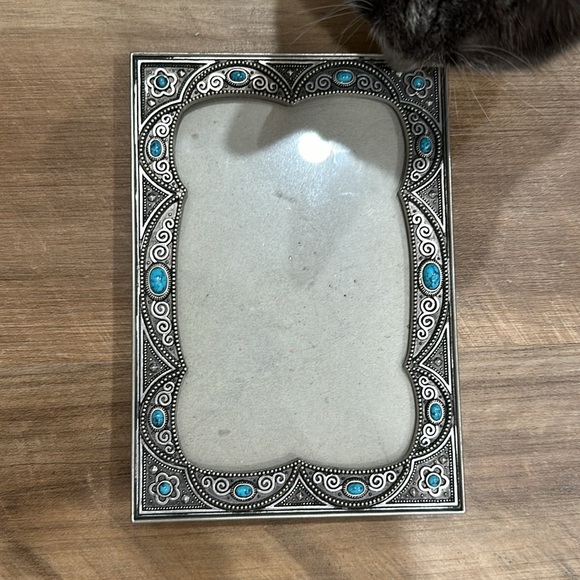 Southwestern silvertone & simulated sleeping beauty turquoise 4x6 picture frame - Picture 2 of 7